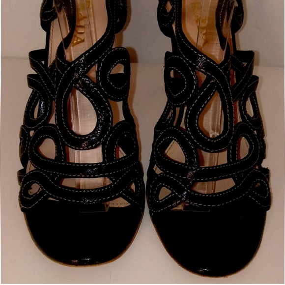 Prada woman Sandals, great quality still looking really good! 🔥💯 - Picture 2 of 4